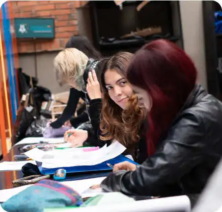 Arquitectura 1 Estudiantes de Arquitectura de la Universidad de América trabajando en proyectos académicos