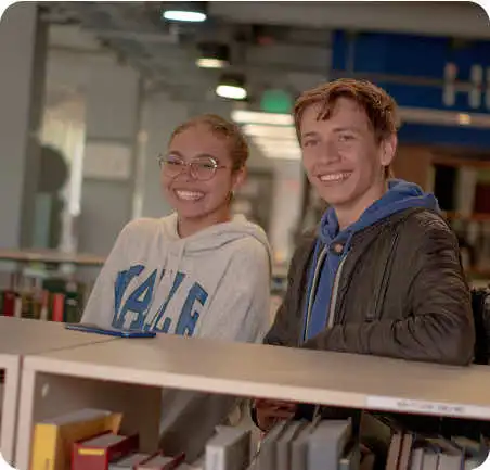 Egresada del programa de Negocios Internacionales de la Universidad de América en ceremonia de grado