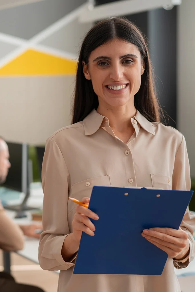 Especialización en Gerencia del Talento Humano 1 Profesional con portapapeles en la Especialización en Gerencia del Talento Humano de la Universidad de América