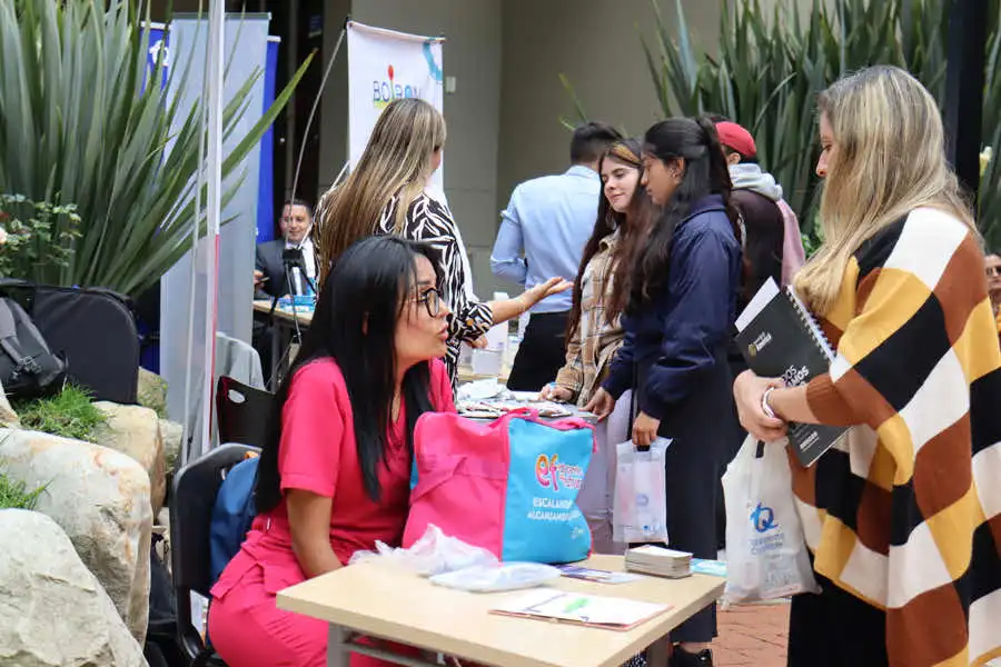 Bienestar 7 Feria de salud integral del Bienestar Institucional de la Universidad de América con atención y orientación médica para estudiantes.
