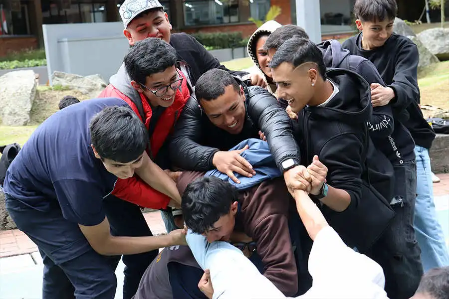 Bienestar 8 Estudiantes de la Universidad de América participando en actividades de integración organizadas por el Bienestar Institucional.