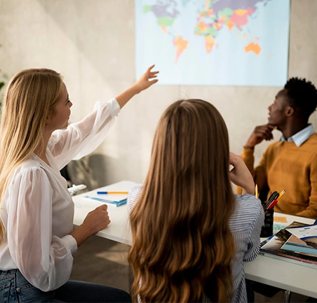 Maestría en Planeación Territorial 5 Estudiantes planifican propuestas de ordenamiento territorial con enfoque sostenible.