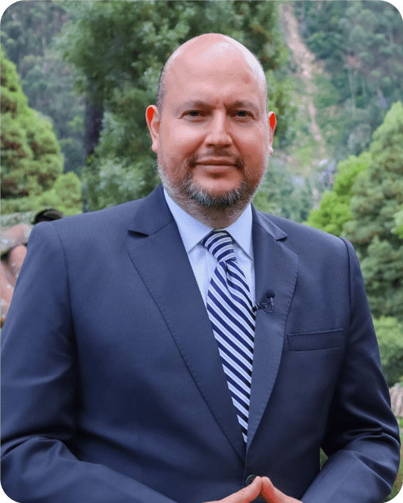 La Universidad 11 Rector de la Universidad de América en Bogotá, líder institucional y representante académico.