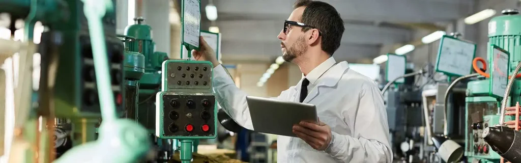 Equipo en laboratorio de ingeniería mecánica — capítulos estudiantiles ASME Universidad de América