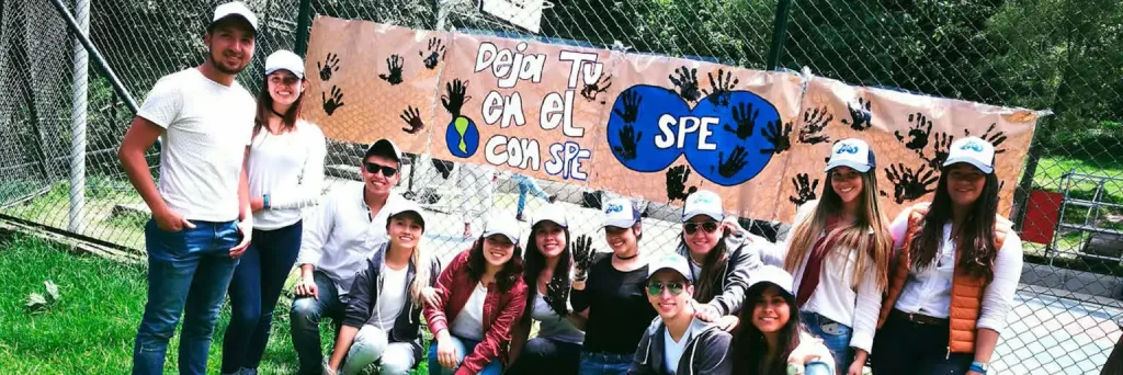 OCEANI 2 Estudiantes del capítulo SPE Universidad de América durante actividad académica y social