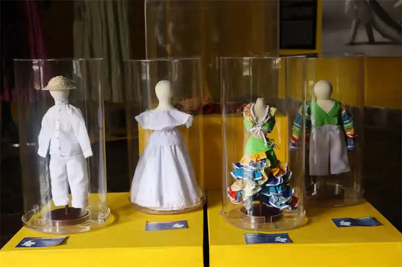 Museo de Trajes 2 Trajes típicos colombianos en el Museo de Trajes de la Universidad de América